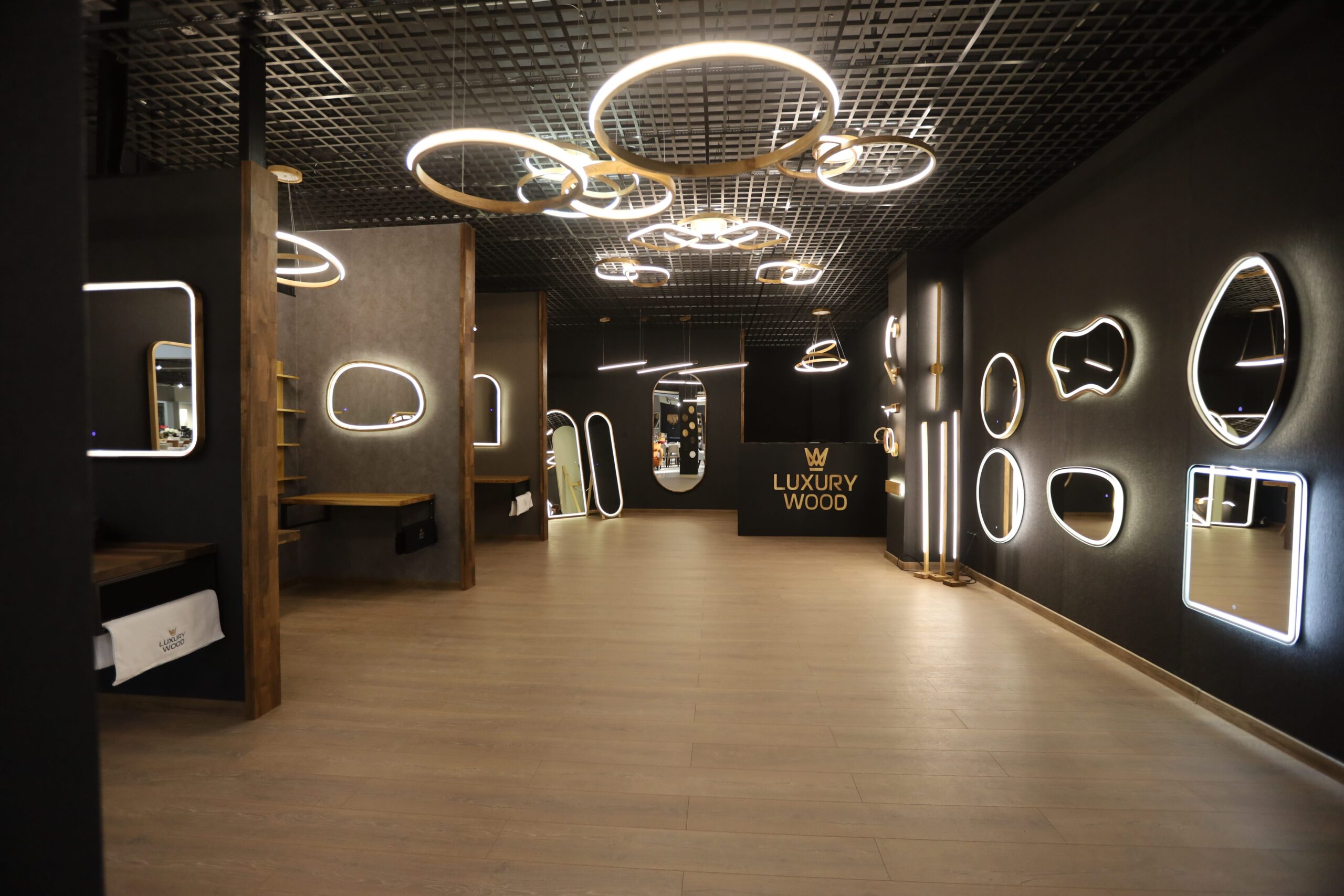 У ТЦ «Три Слони» відкрився новий салон Luxury Wood 3