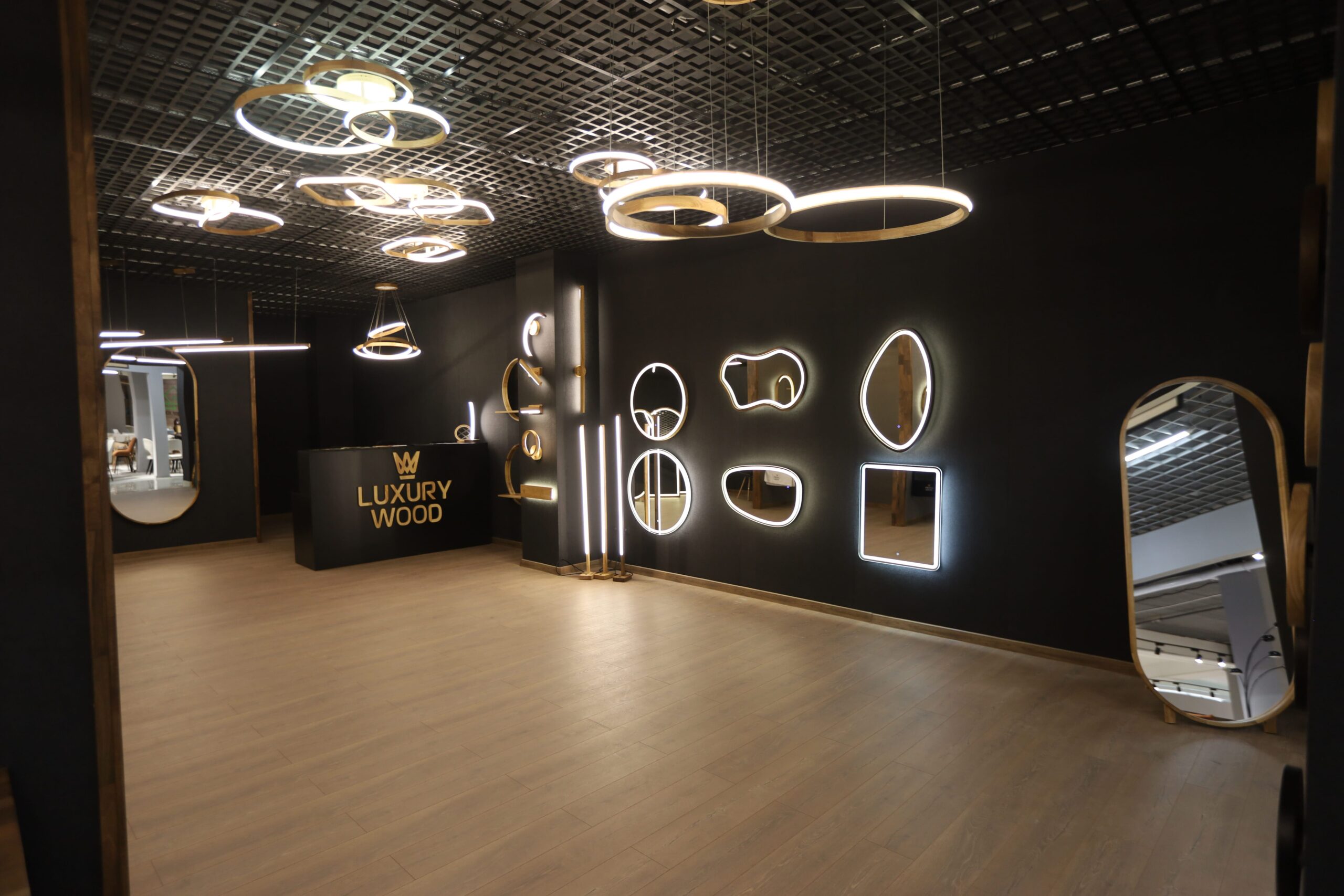 У ТЦ «Три Слони» відкрився новий салон Luxury Wood 2