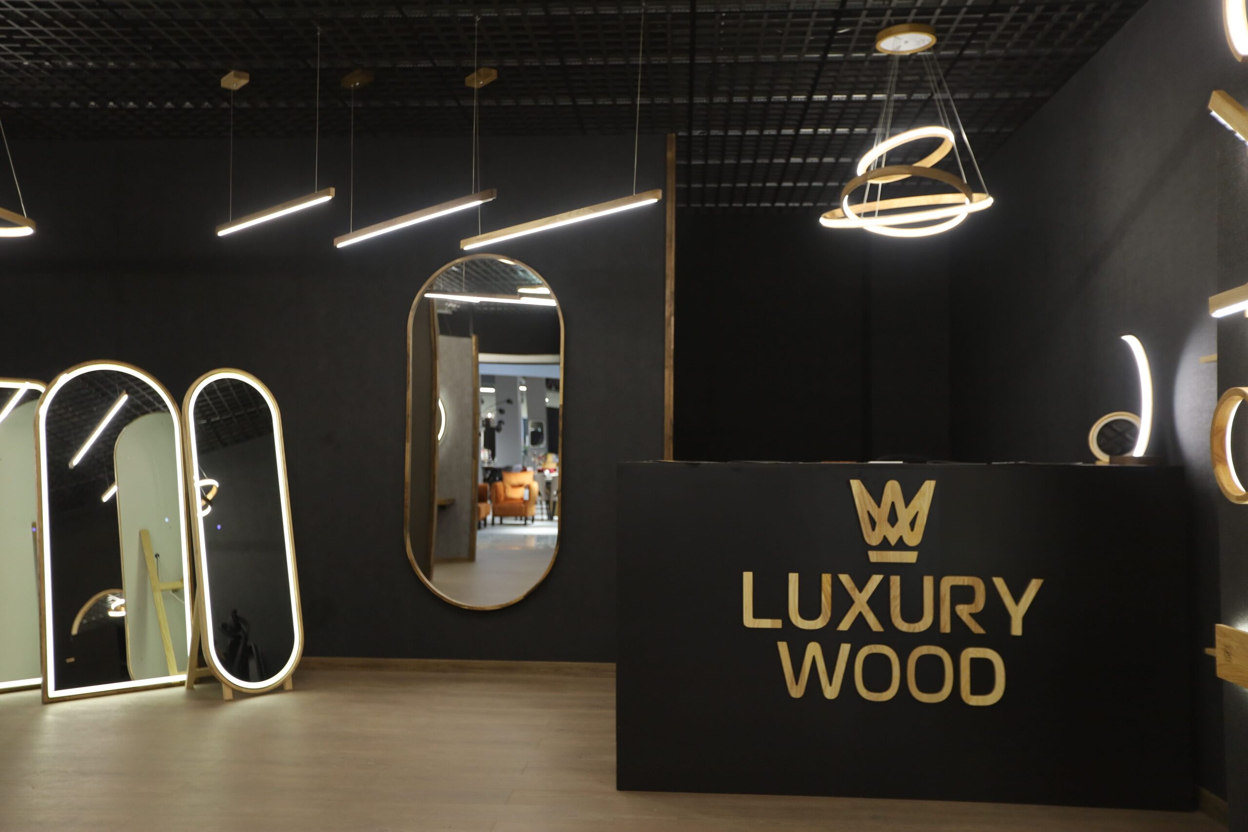 У ТЦ «Три Слони» відкрився новий салон Luxury Wood 1